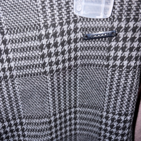 Tahari Black and Gray Plaid knitted Trousers with front Pleat - Picture 4 of 10